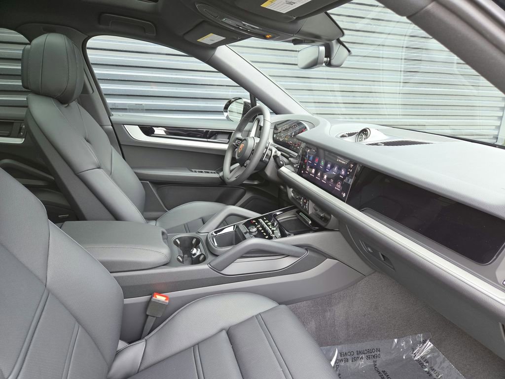 Certified 2026 Porsche Cayenne Coupe image 18