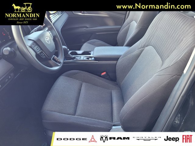 Used 2025 Toyota Camry LE FWD image 16