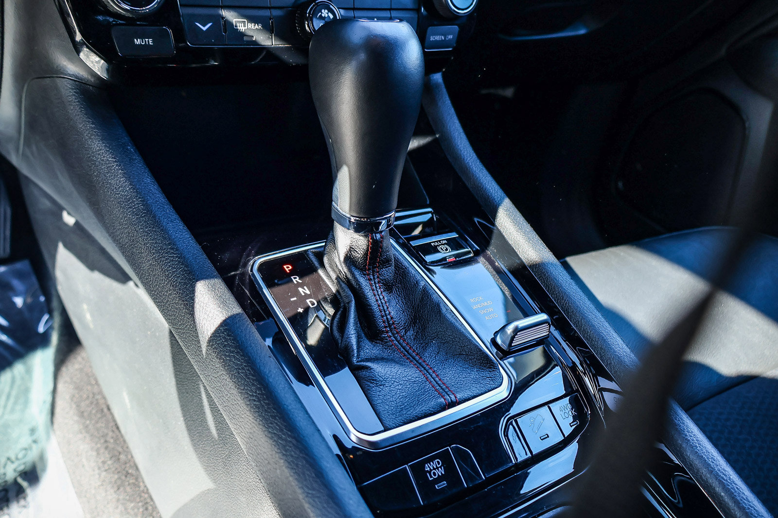 Used 2024 Jeep Compass Trailhawk image 10