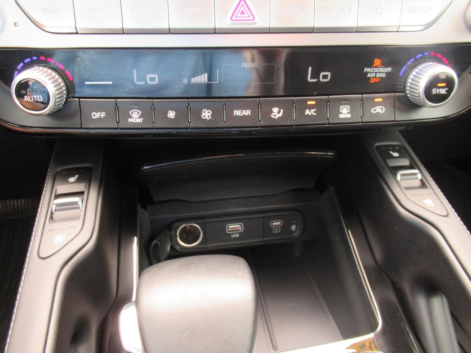 Used 2024 Kia Telluride EX w/ EX Captain's Chair Package FWD image 30