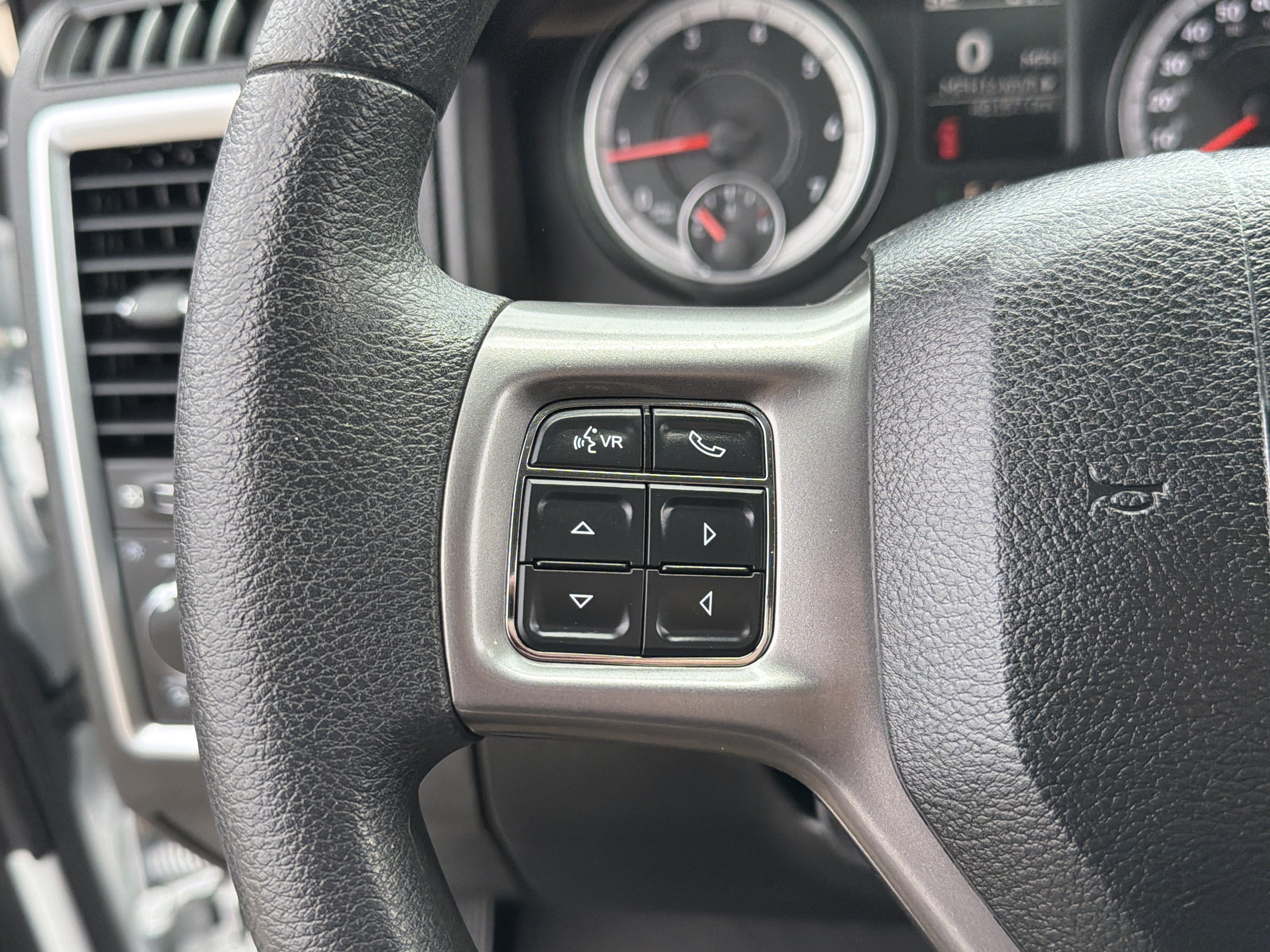 Used 2022 RAM 1500 Classic SLT AWD/4WD image 18