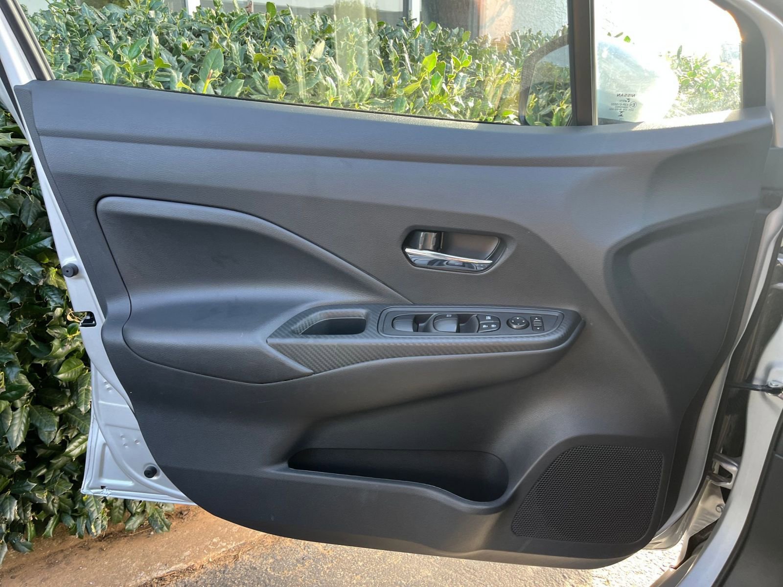 Used 2025 Nissan Versa SV image 18