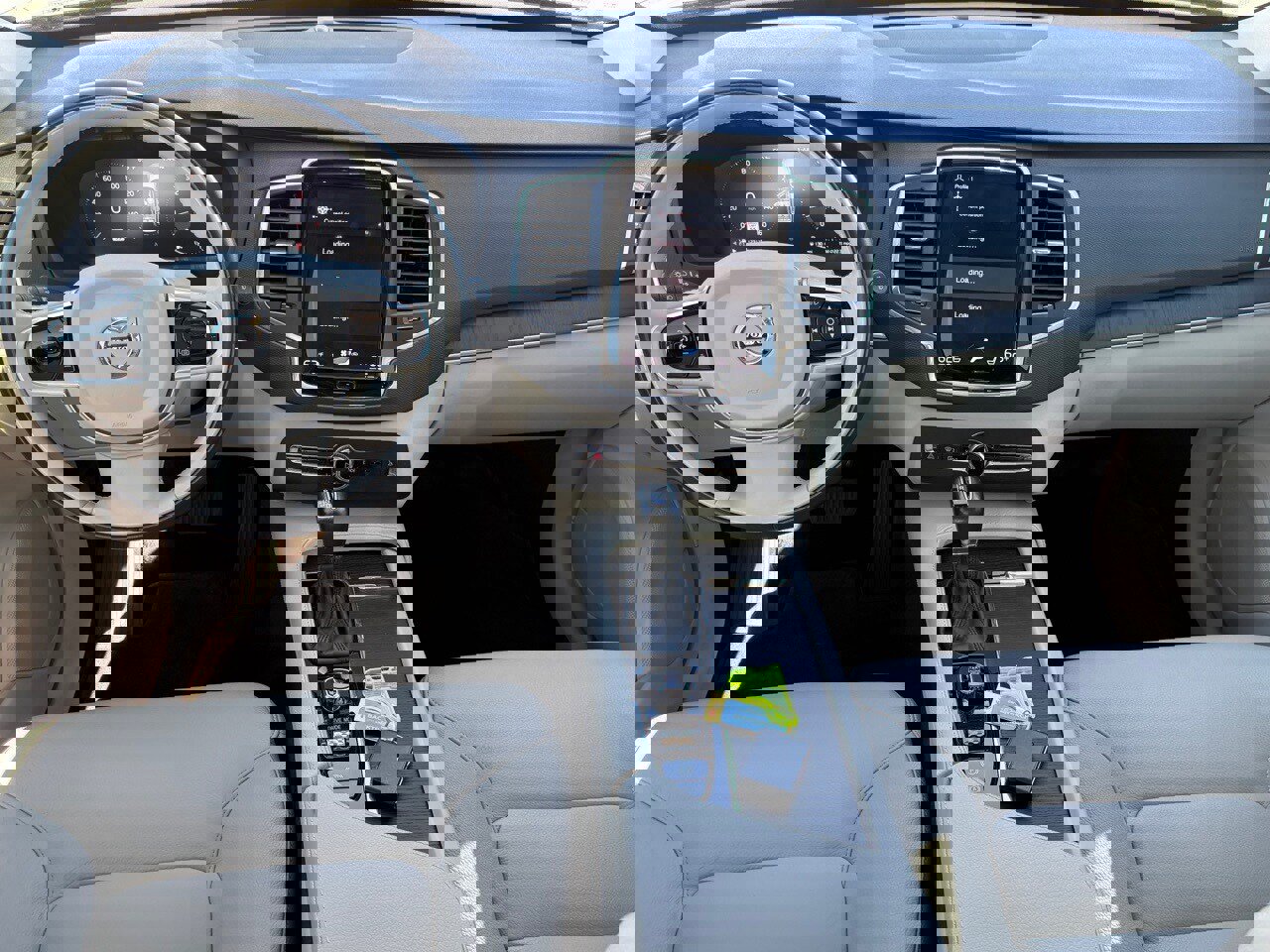 Used 2020 Volvo XC90 T6 Momentum image 12