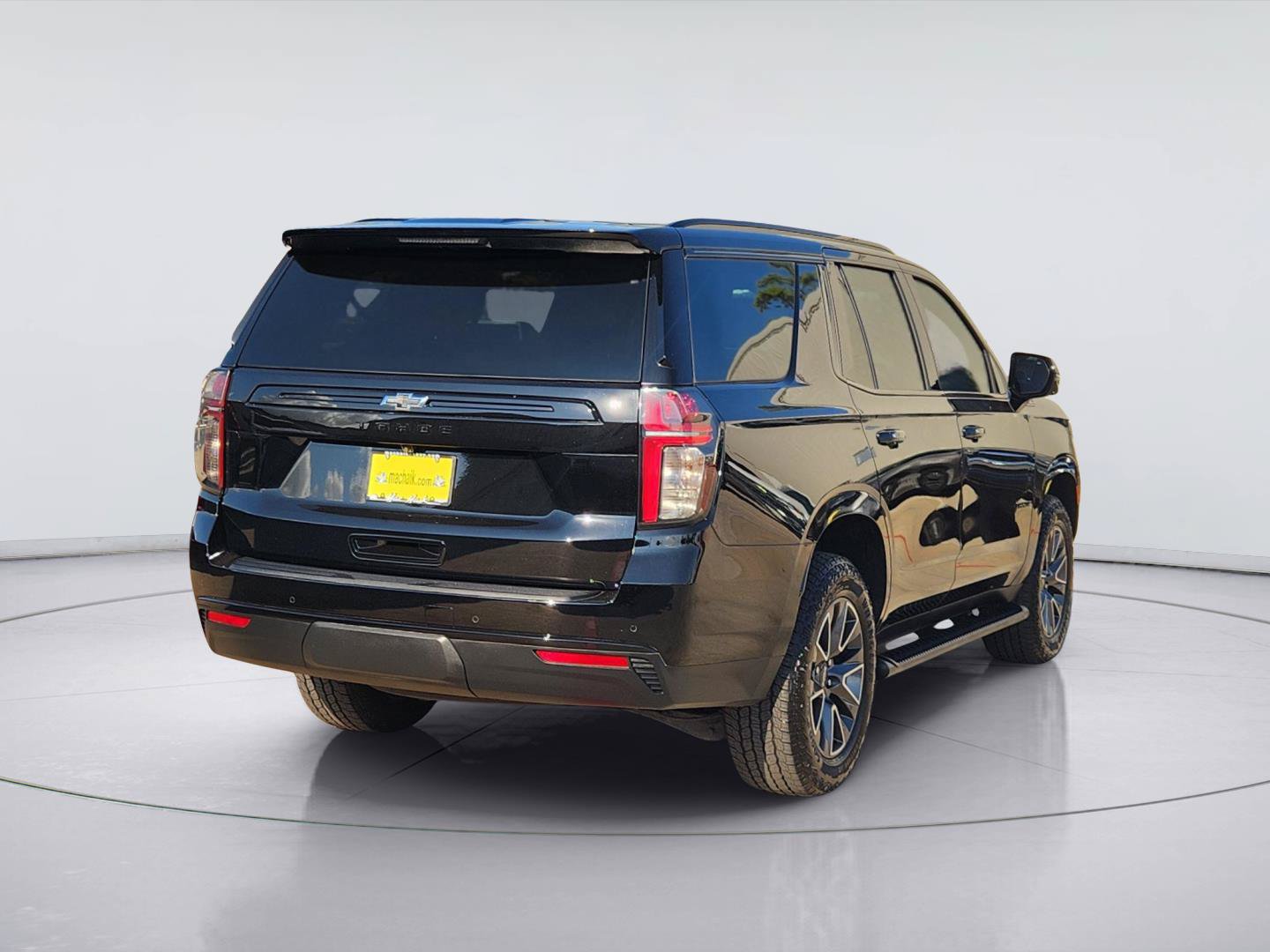 Used 2024 Chevrolet Tahoe Z71 w/ Luxury Package AWD/4WD image 5