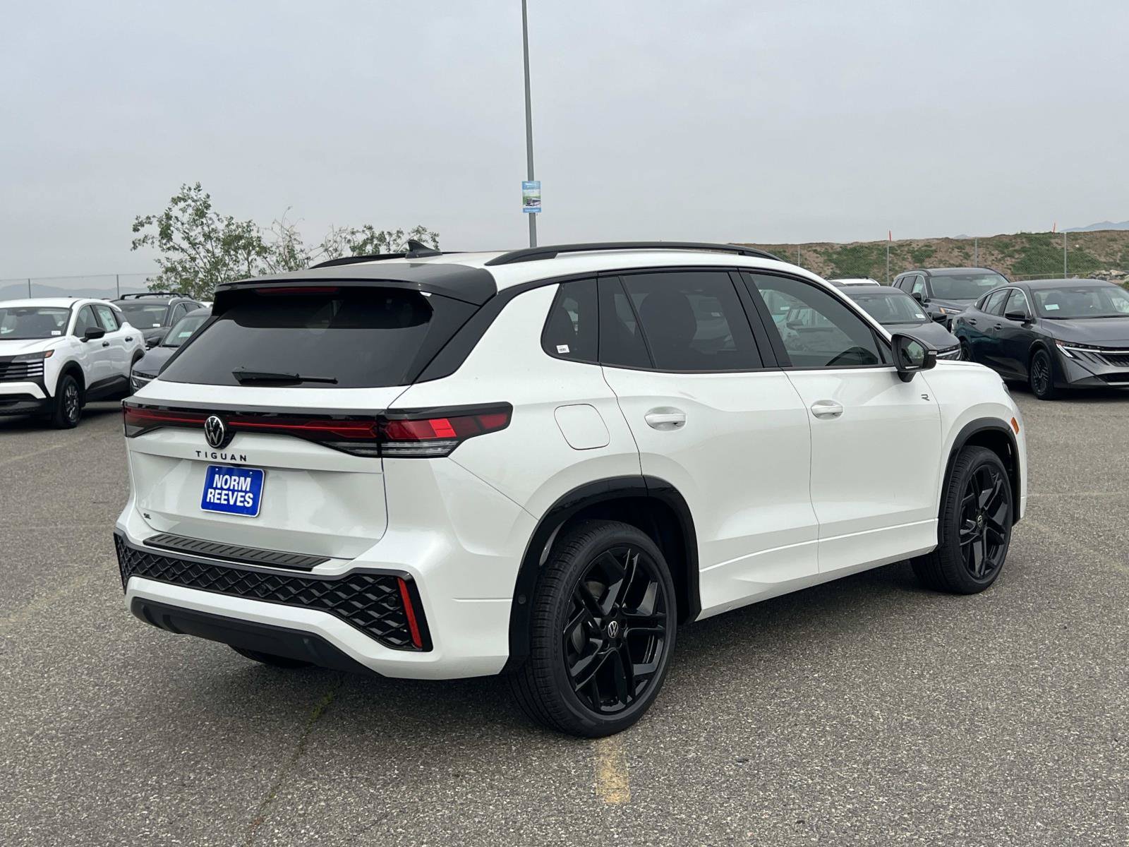 New 2026 Volkswagen Tiguan SE R-Line FWD image 5
