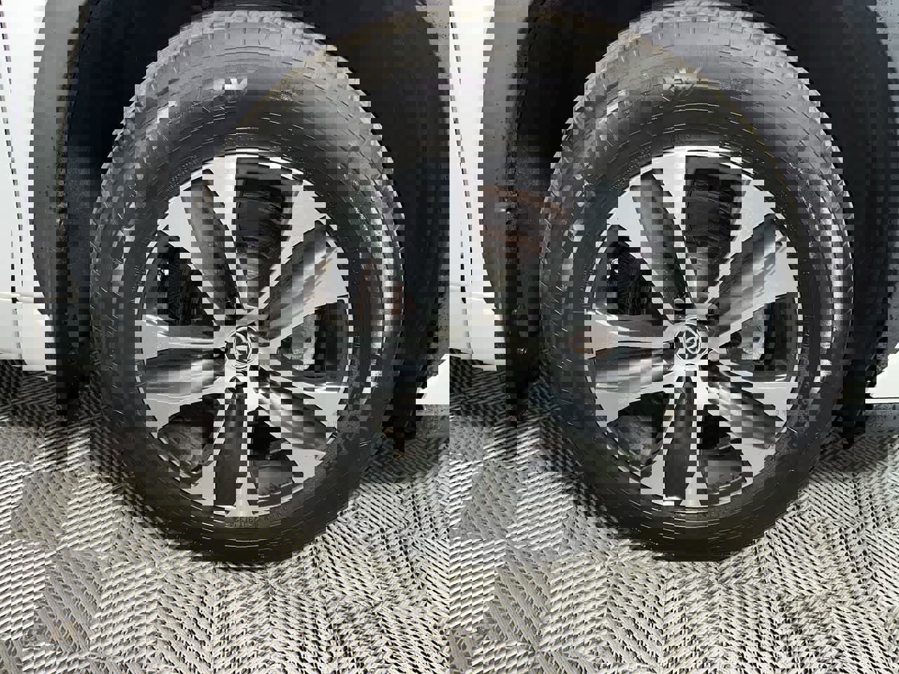 Used 2023 Toyota Highlander XLE image 9