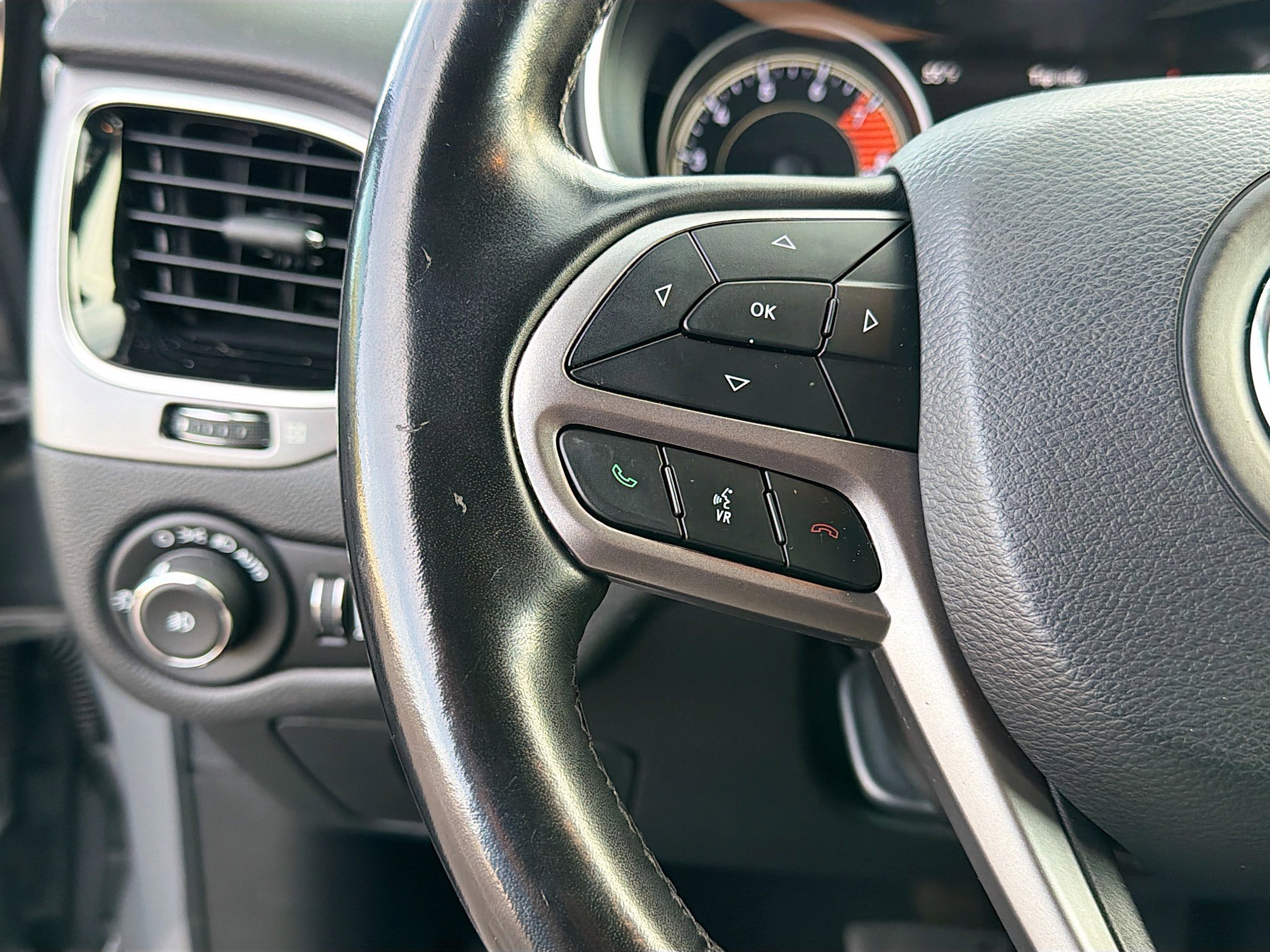 Used 2020 Jeep Cherokee Limited FWD image 36