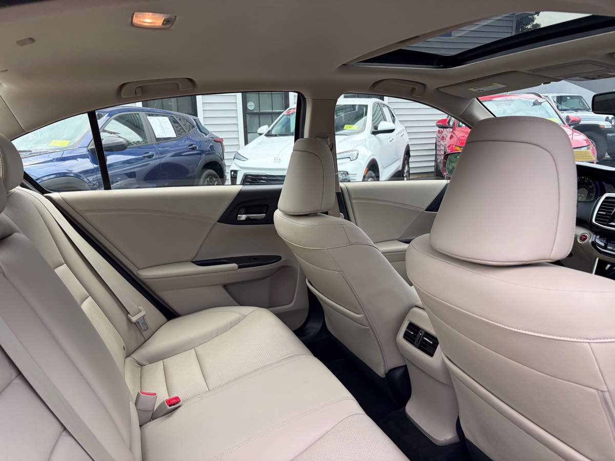 Used 2017 Honda Accord EX-L image 23
