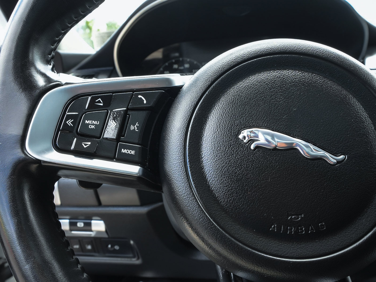 Used 2020 Jaguar E-PACE SE AWD/4WD image 19