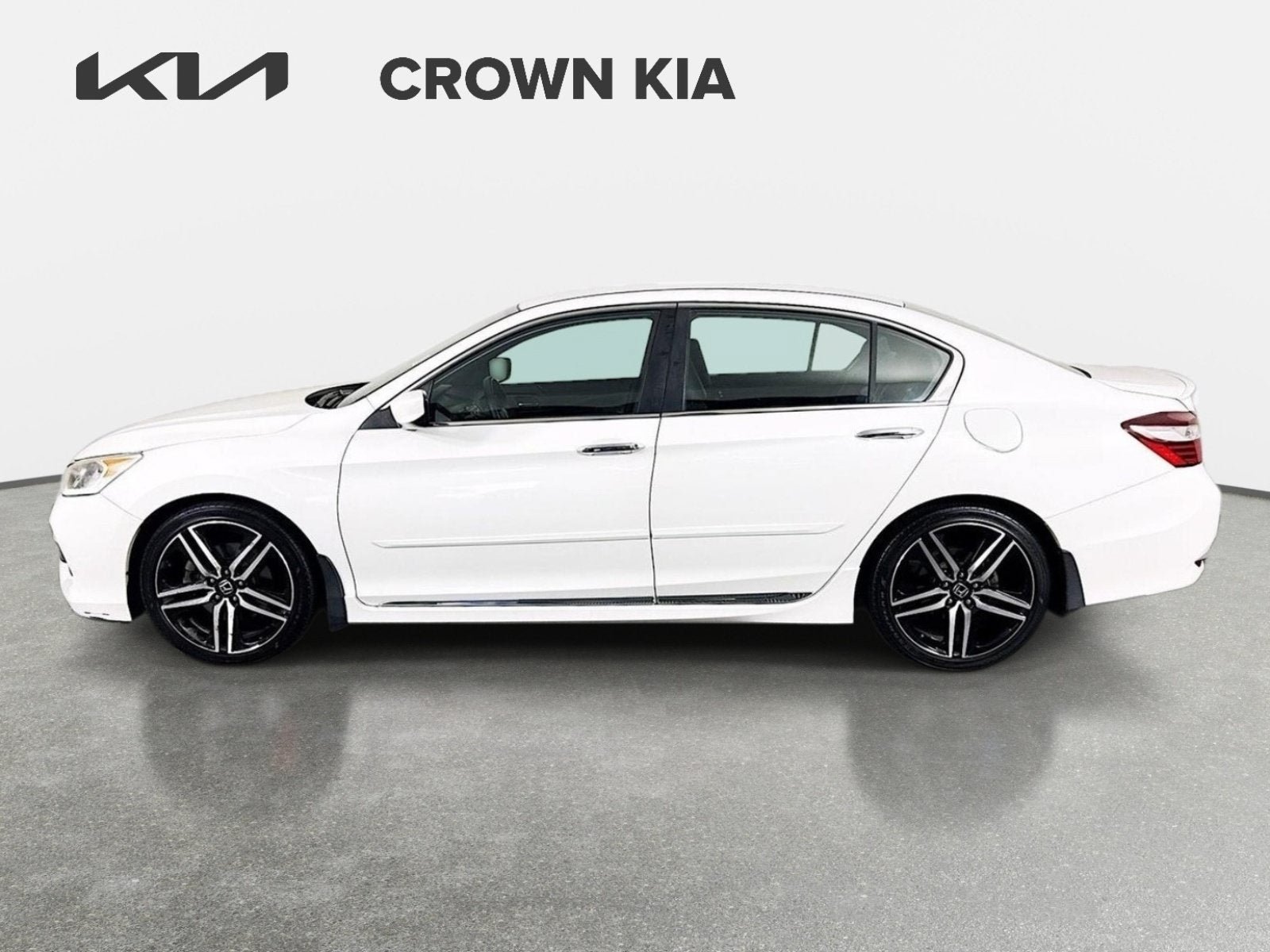 Used 2017 Honda Accord Sport image 9