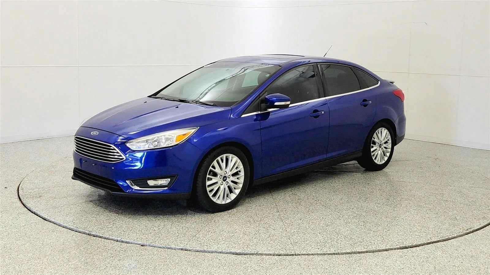 Used 2015 Ford Focus Titanium FWD image 3