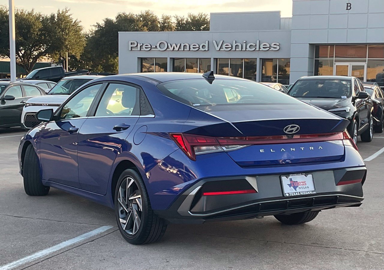 Used 2025 Hyundai Elantra SEL FWD image 6
