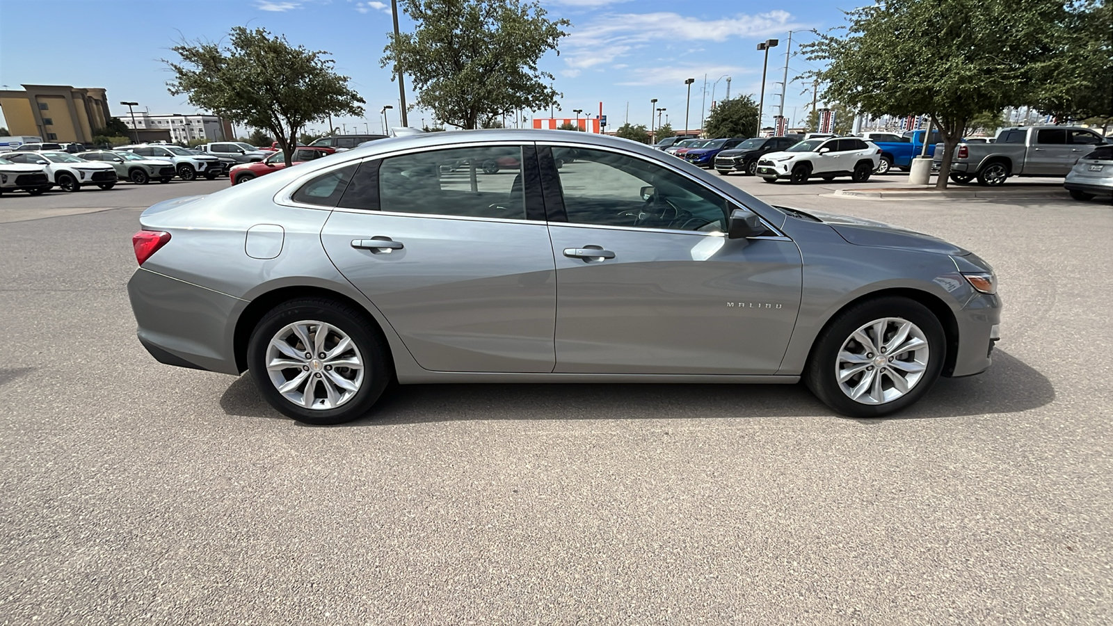 Used 2025 Chevrolet Malibu LT FWD image 9