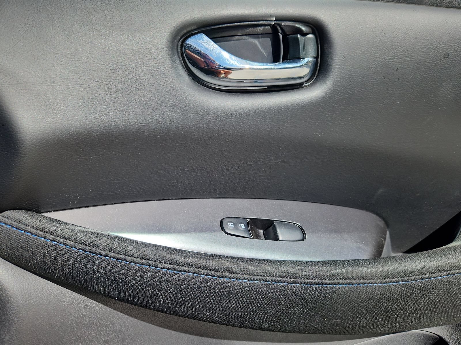 Used 2025 Nissan Leaf S FWD image 14
