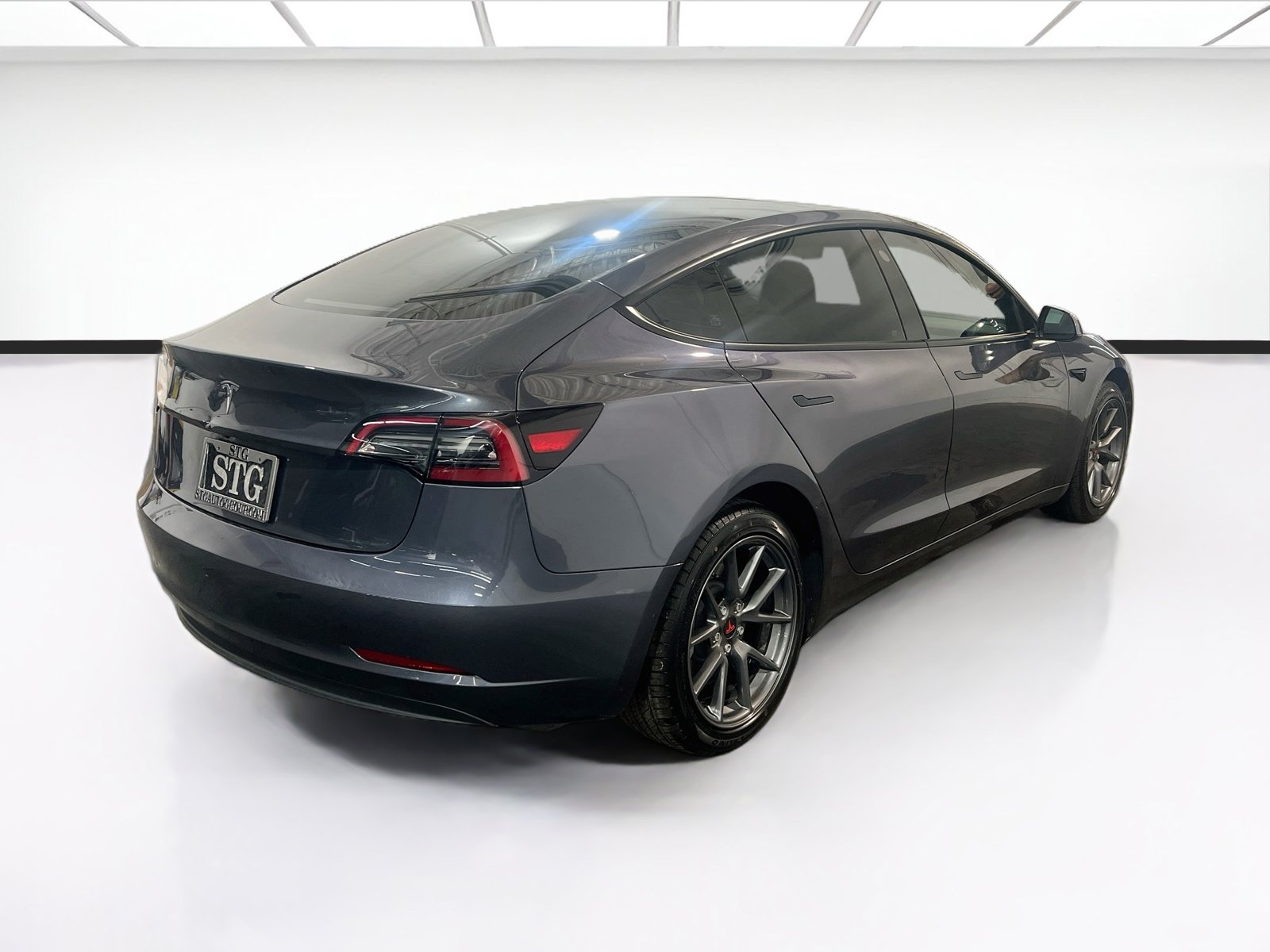 Used 2023 Tesla Model 3 Standard Range RWD image 4