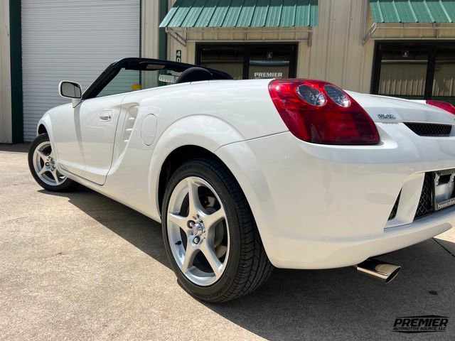 Used 2003 Toyota MR2 Spyder image 10