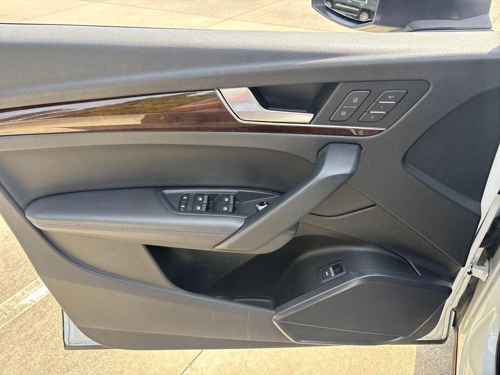 Used 2020 Audi Q5 2.0T Premium Plus w/ Premium Plus Package AWD/4WD image 16