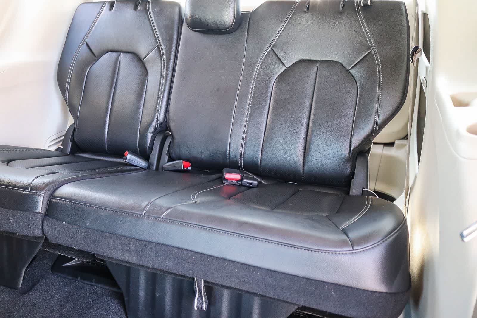 Used 2022 Chrysler Pacifica Touring-L FWD image 19