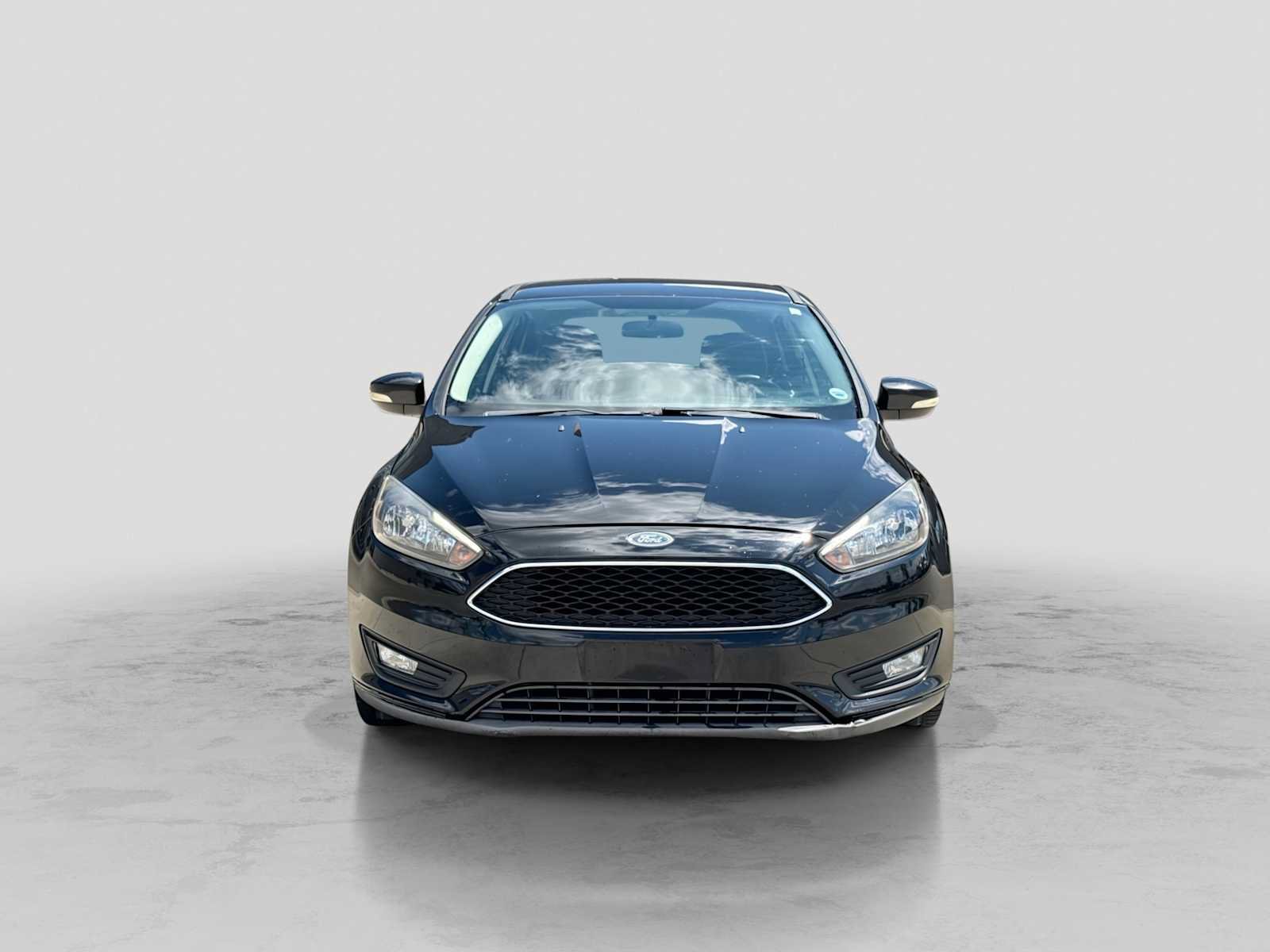 Used 2016 Ford Focus SE w/ Equipment Group 201A FWD image 9