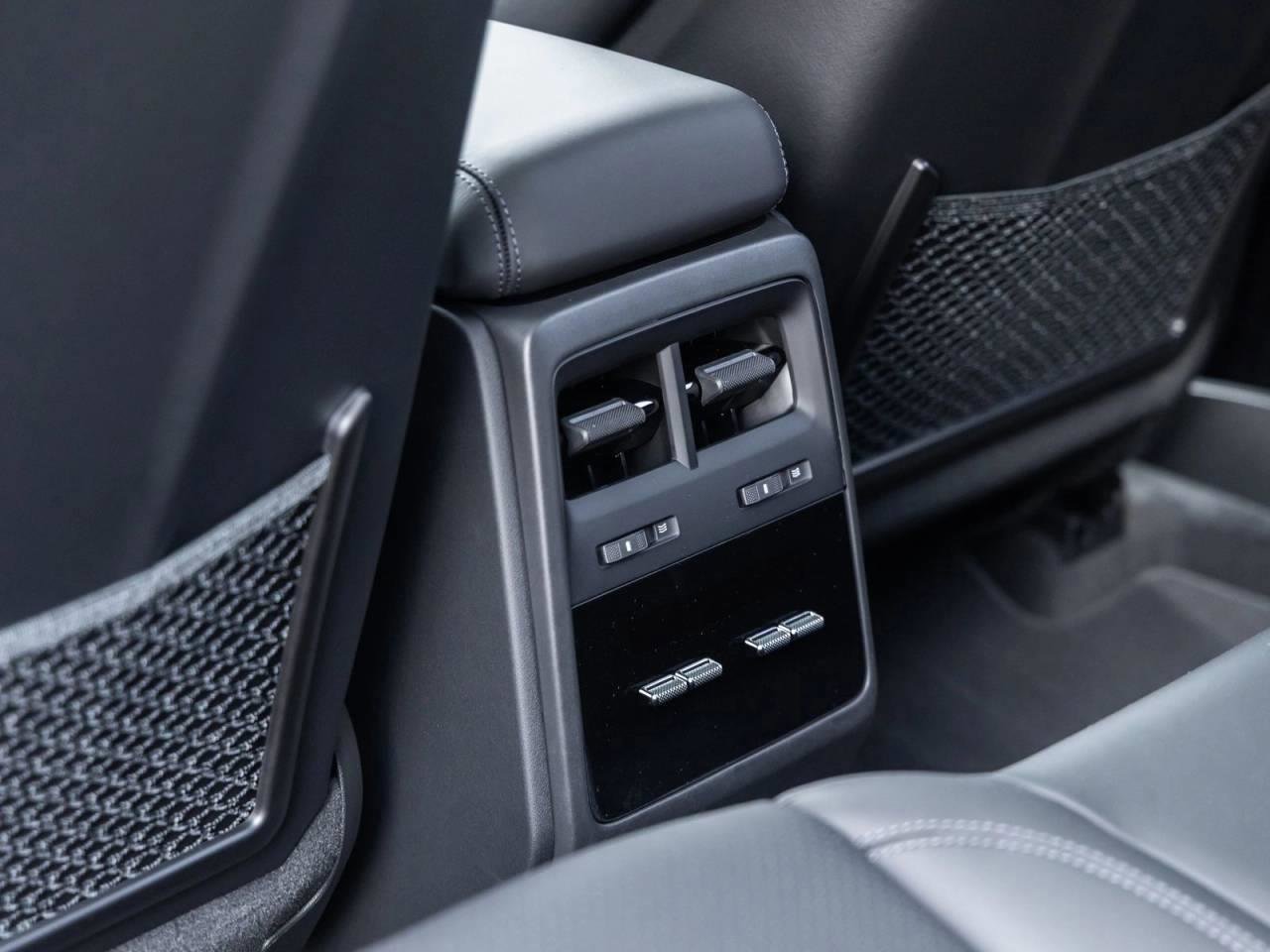 Used 2025 Porsche Macan 4S Electric image 78