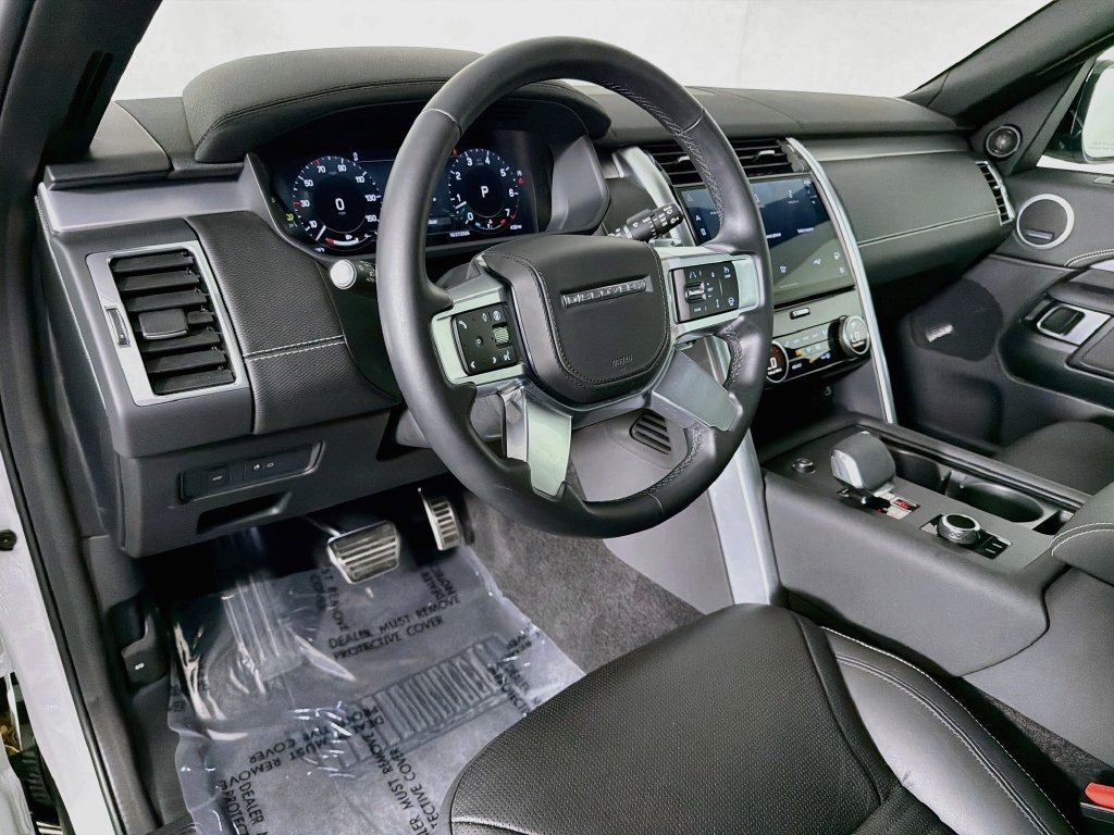 Certified 2025 Land Rover Discovery Dynamic SE AWD/4WD image 9