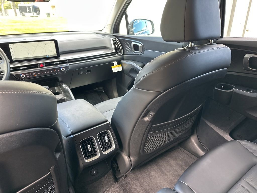 Certified 2025 Kia Sorento S image 31