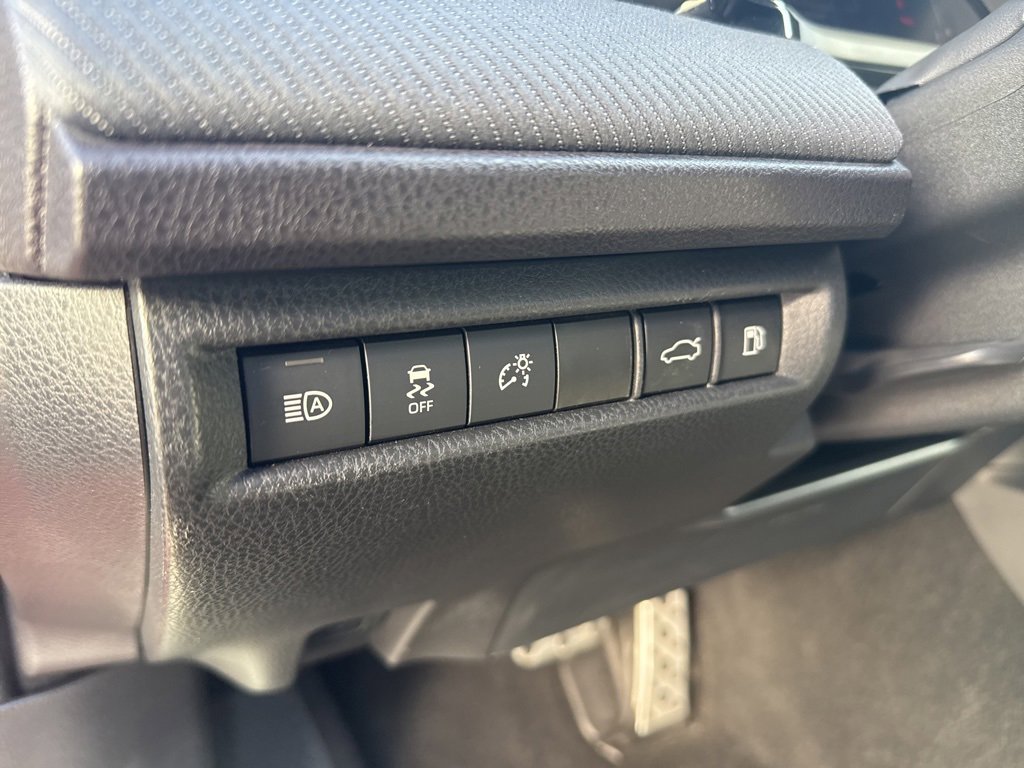 Used 2025 Toyota Camry SE image 10