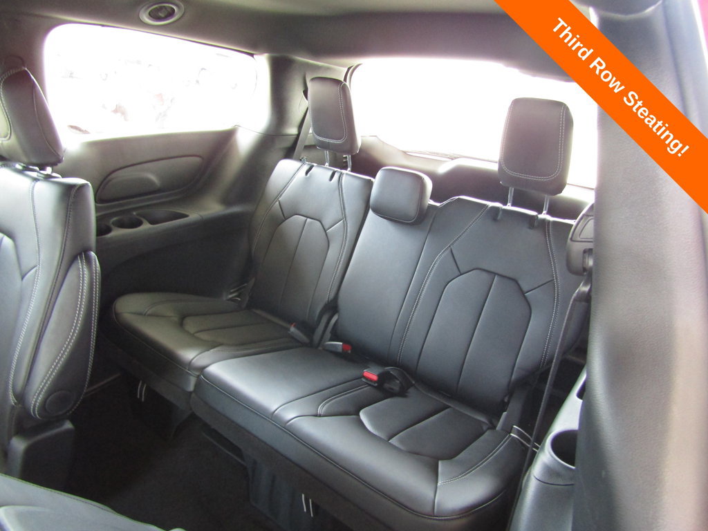 New 2027 Chrysler Pacifica Select FWD image 18