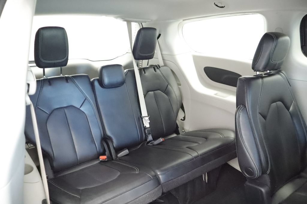 Certified 2023 Chrysler Pacifica Touring-L FWD image 19