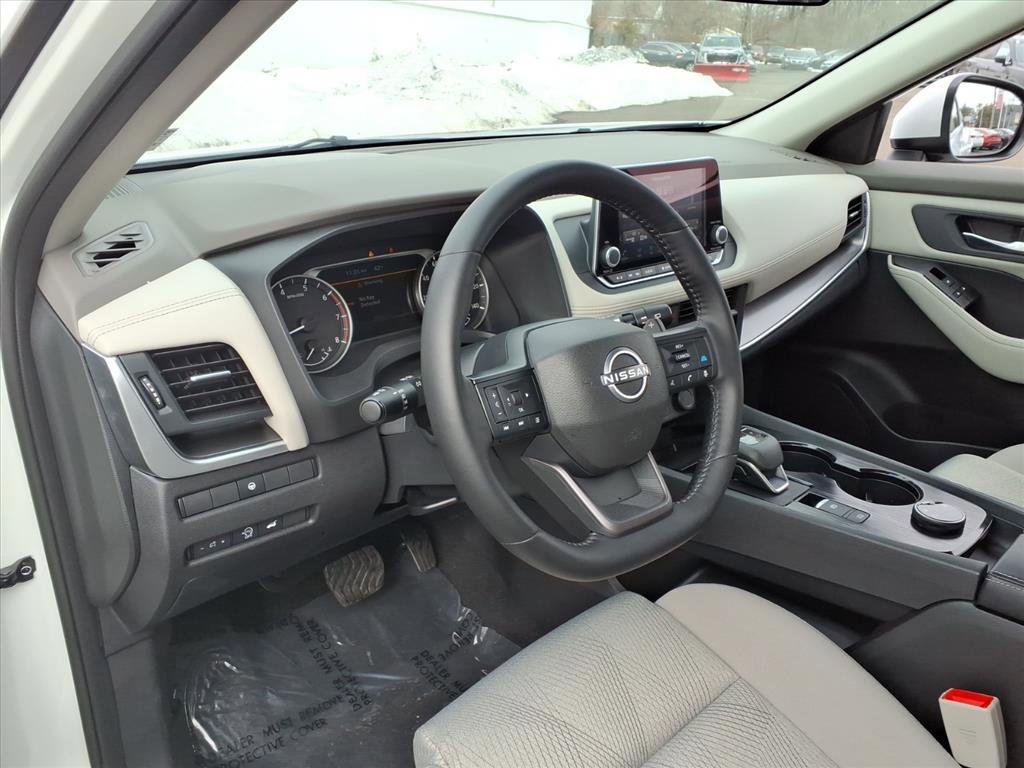 Used 2025 Nissan Rogue SV image 23