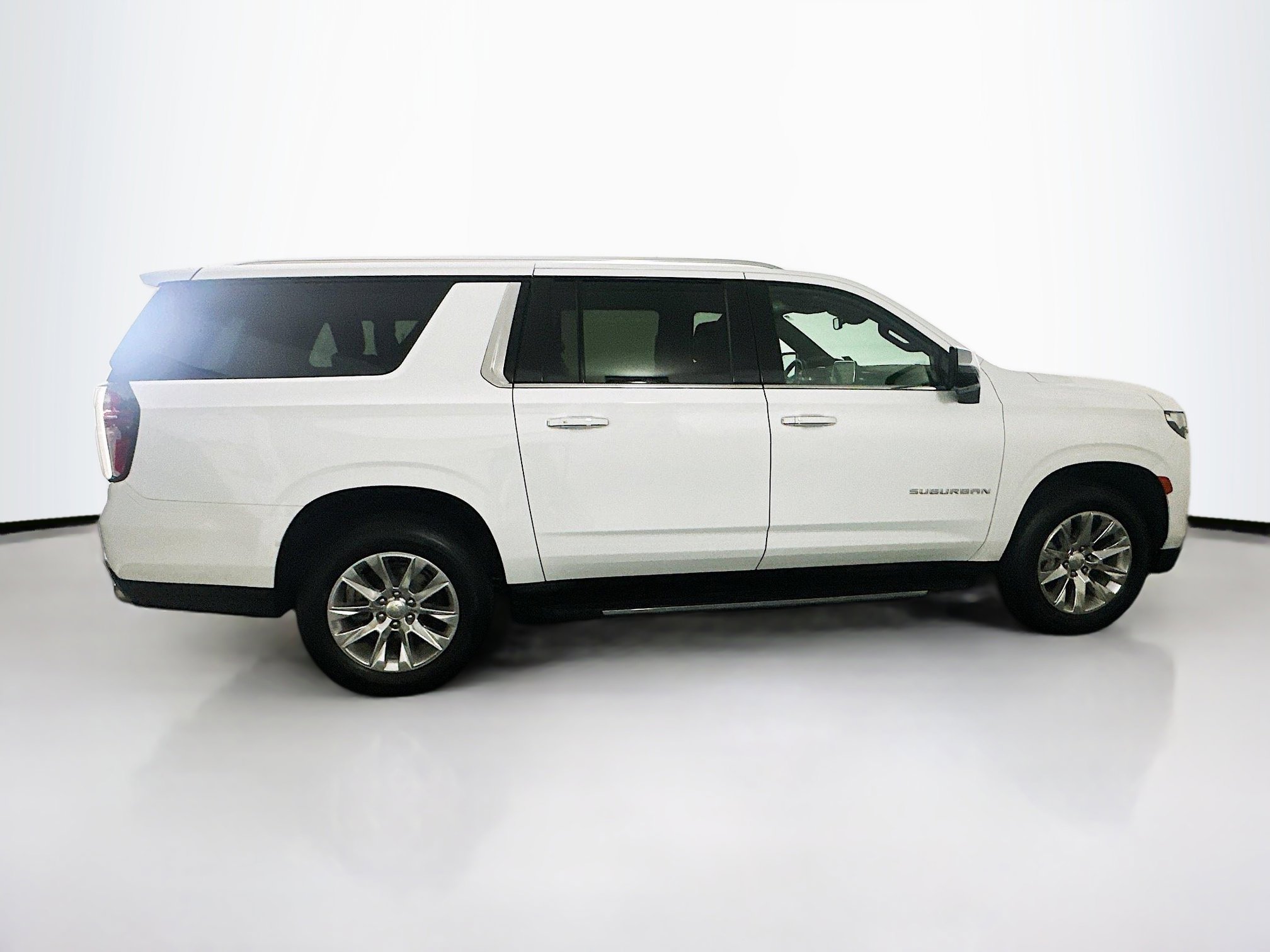 Used 2023 Chevrolet Suburban Premier image 10