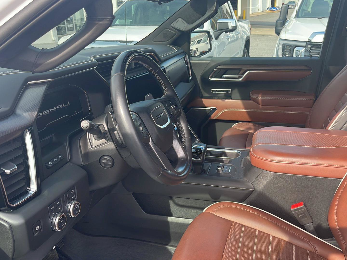 Used 2024 GMC Sierra 1500 Denali Ultimate AWD/4WD image 12