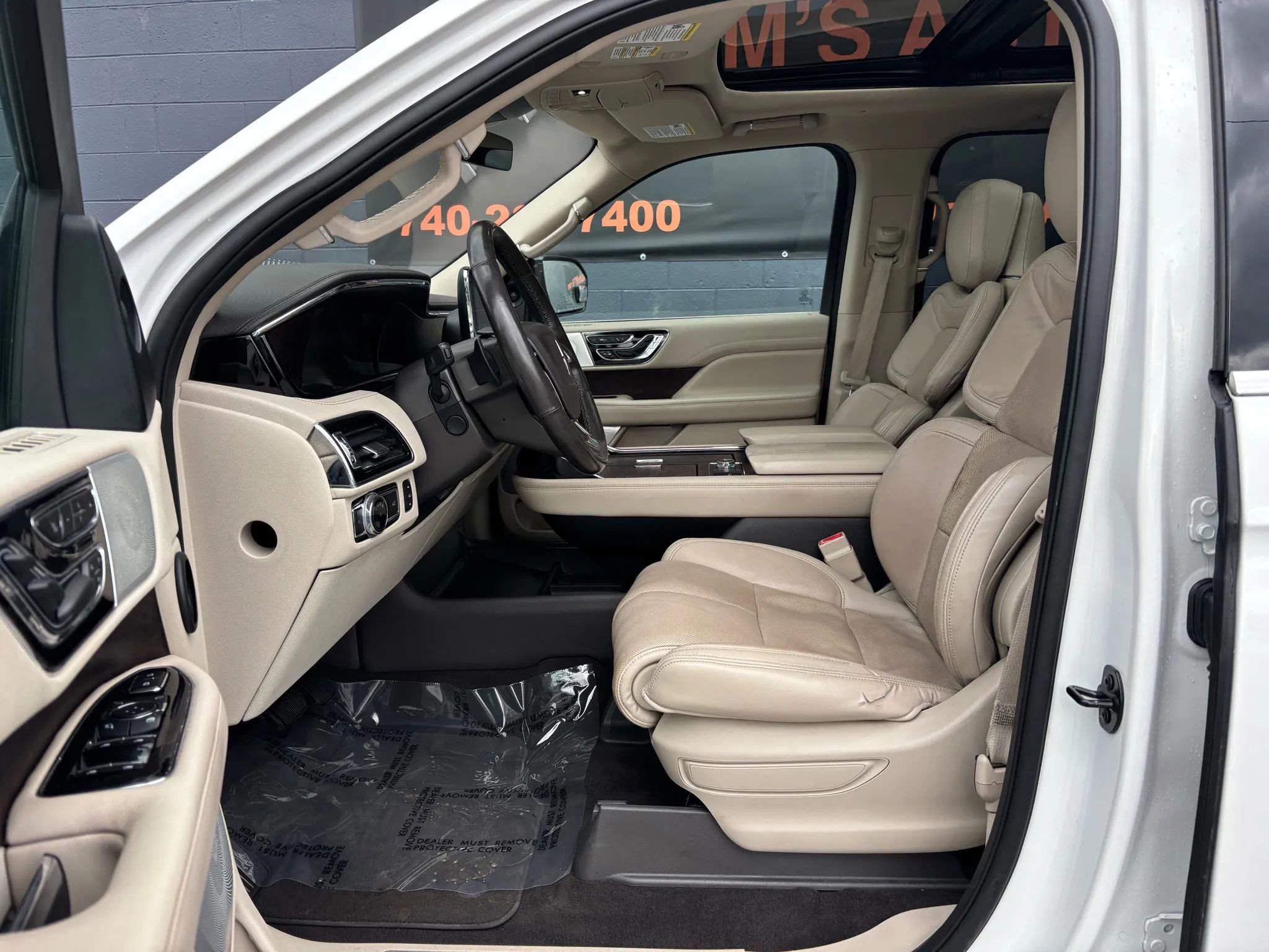 Used 2020 Lincoln Navigator Reserve w/ Luxury Package image 19