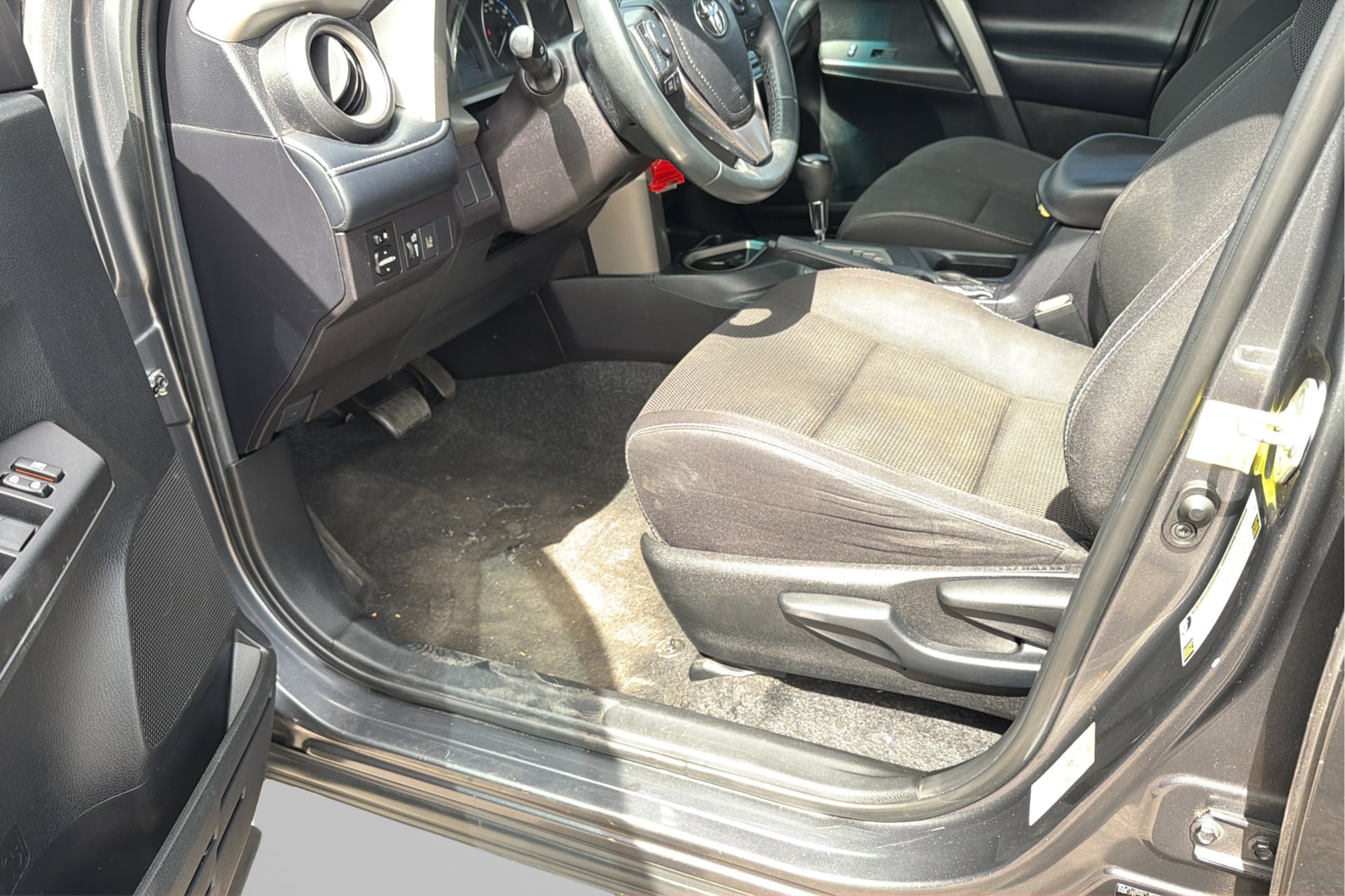 Used 2018 Toyota RAV4 XLE FWD image 20