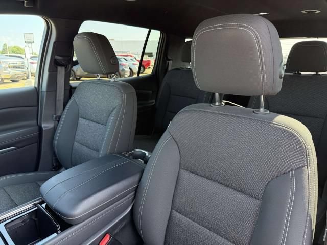 Used 2024 Chevrolet Traverse LT w/ Trailering Package FWD image 13