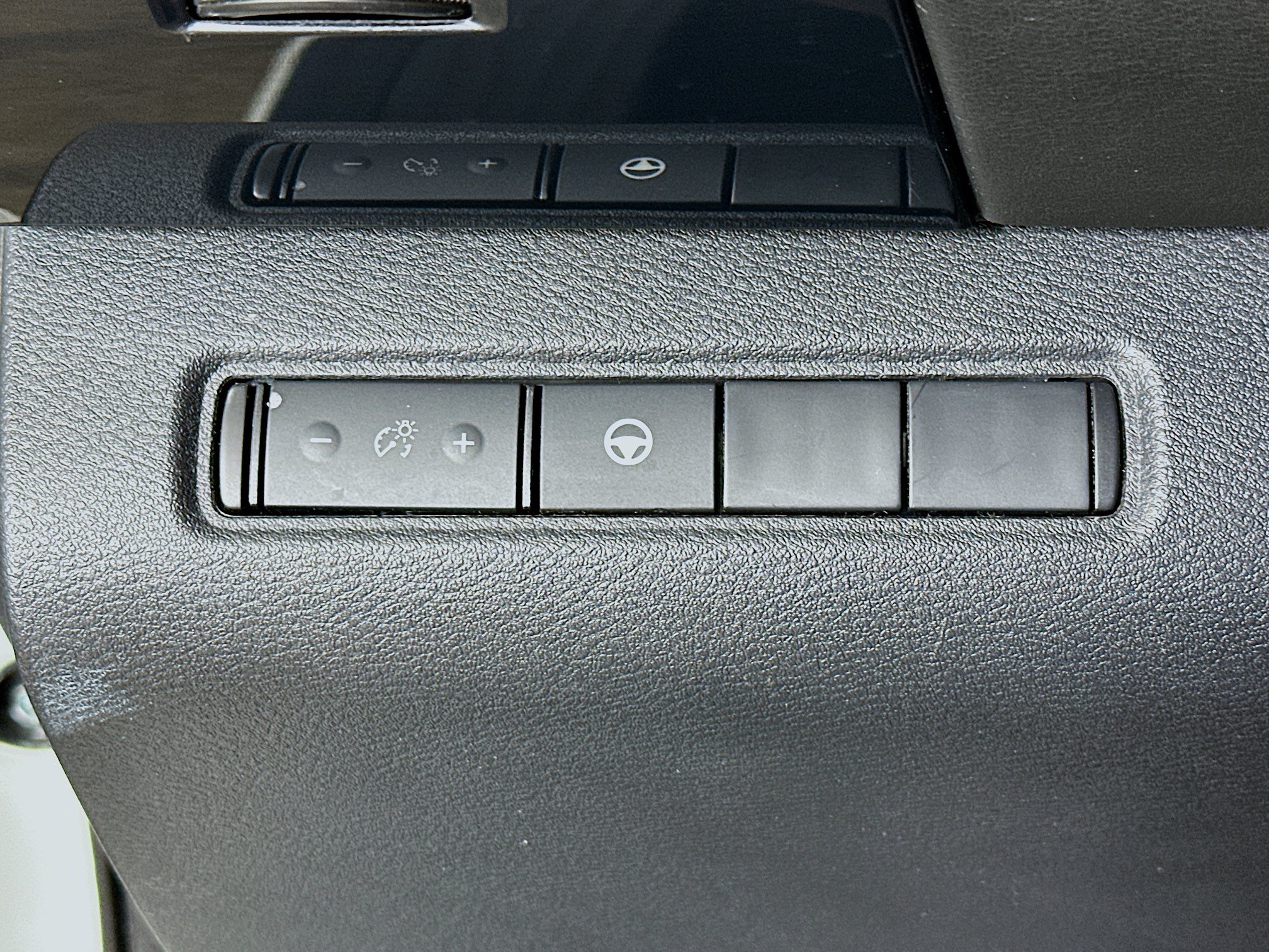 Used 2023 Nissan Pathfinder SV AWD/4WD image 17