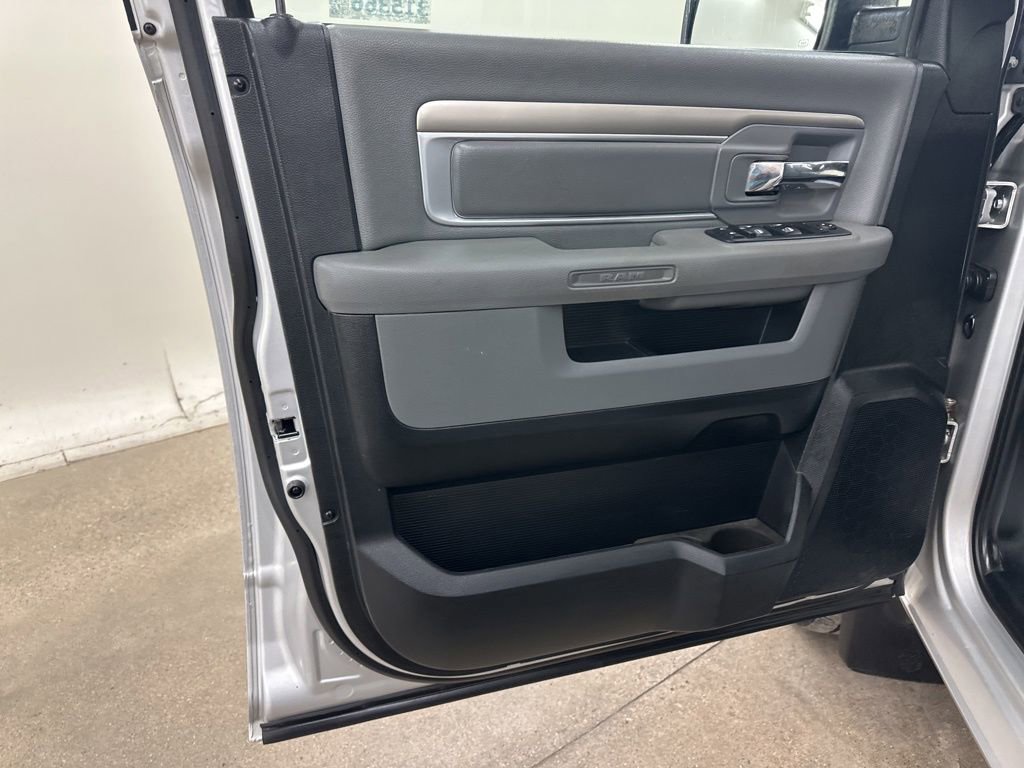 Used 2014 RAM 1500 Classic SLT image 30