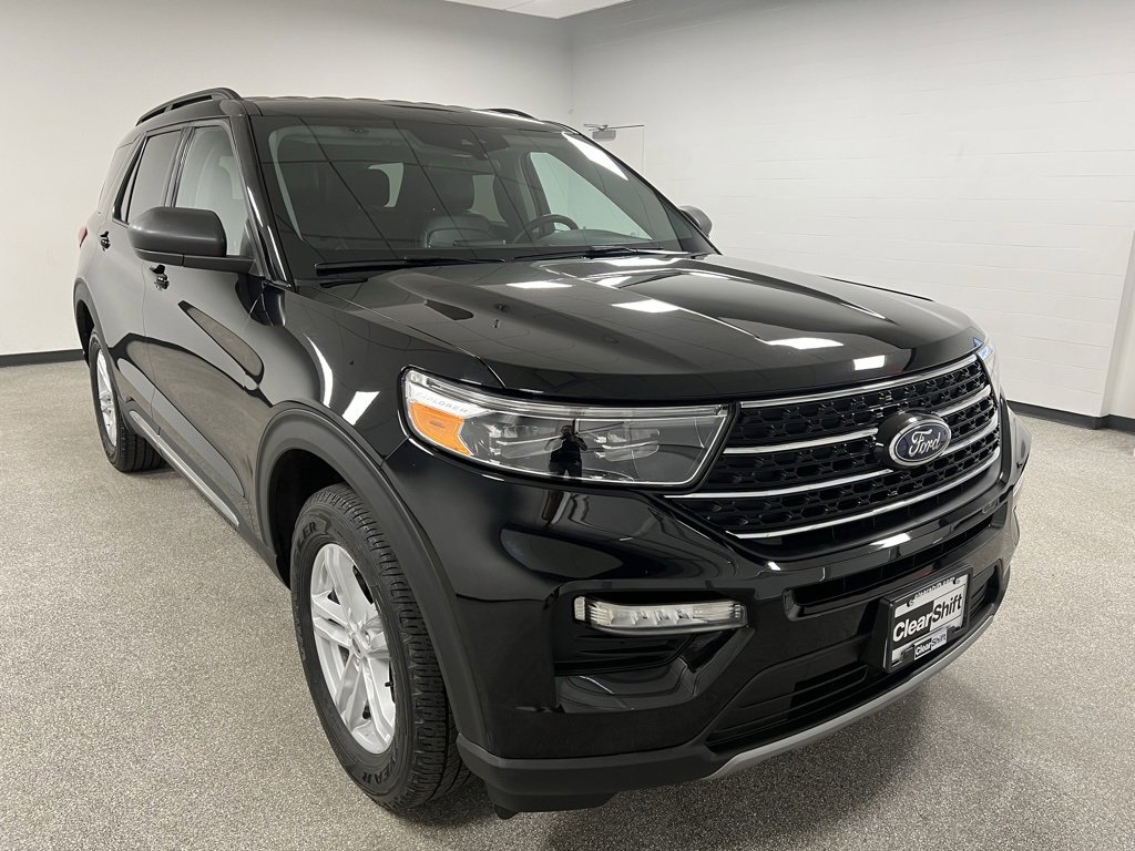Used 2024 Ford Explorer XLT w/ Equipment Group 202A image 2