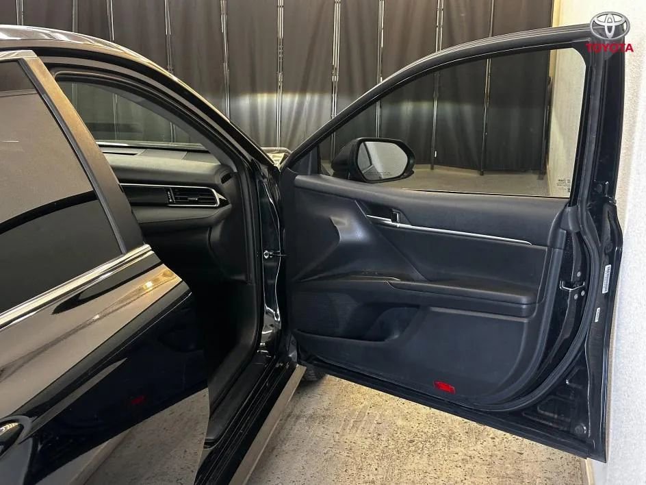 Used 2022 Toyota Camry LE FWD image 35