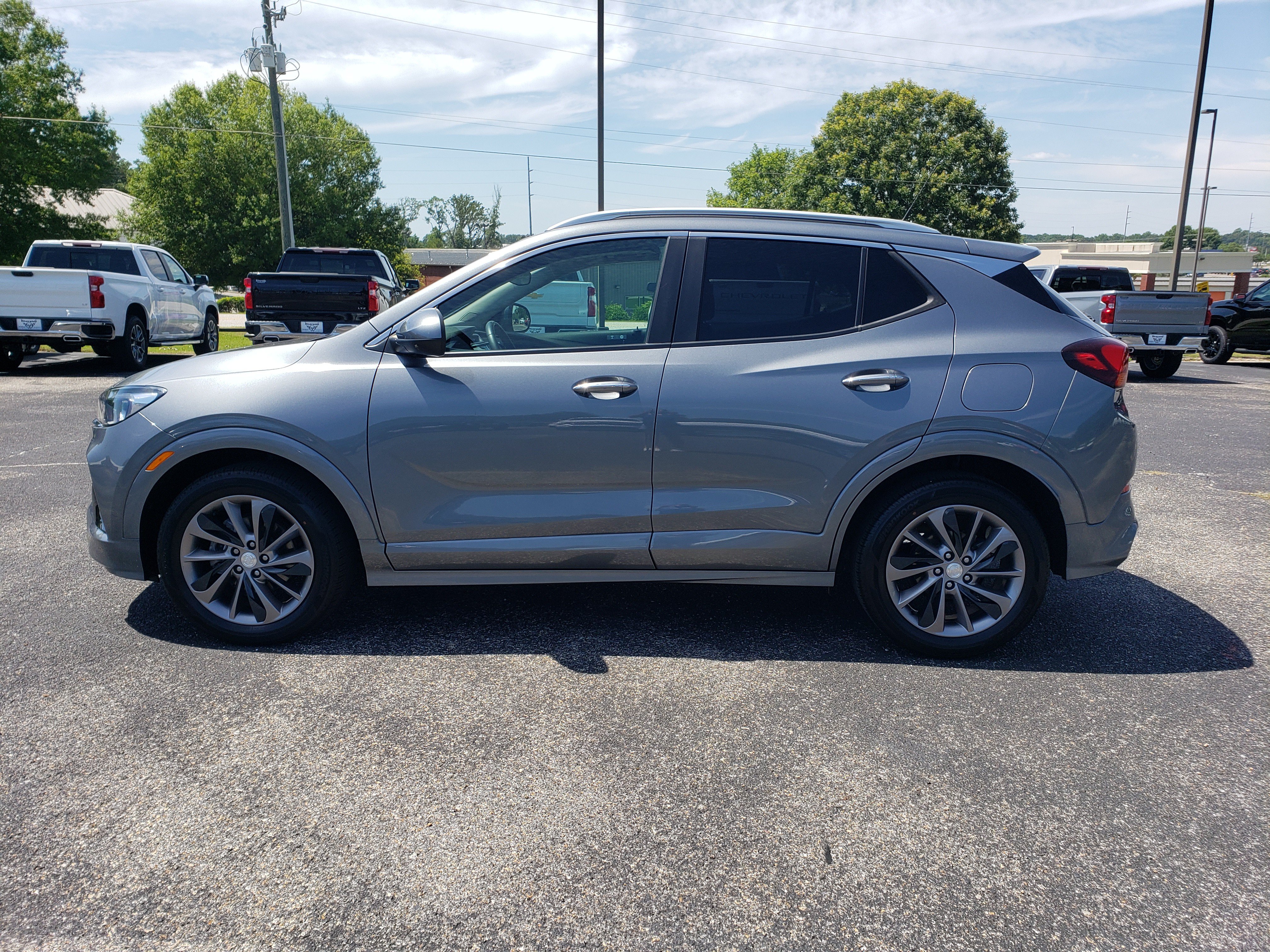 Used 2022 Buick Encore GX Select w/ Sport Touring Package FWD image 6