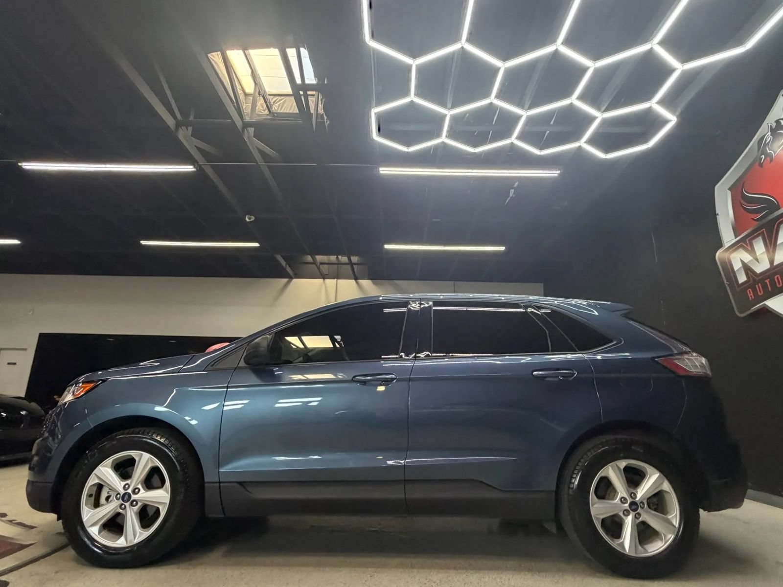 Used 2018 Ford Edge SE FWD image 16