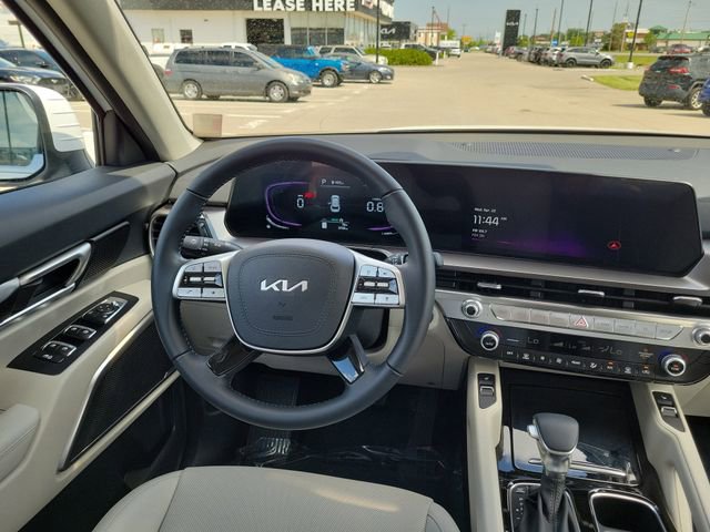 Used 2025 Kia Telluride S FWD image 13