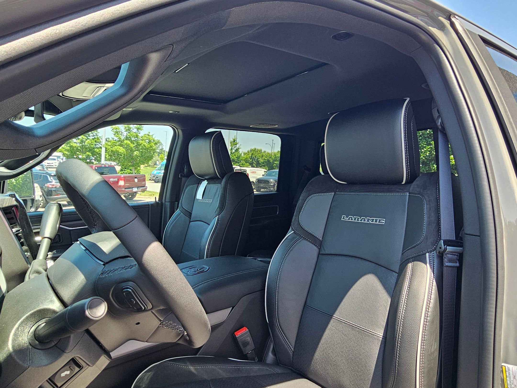New 2026 RAM 2500 Laramie AWD/4WD image 19