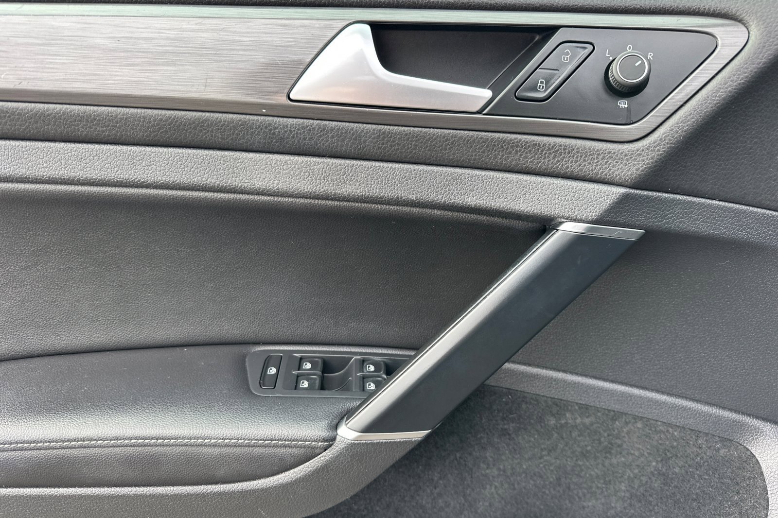 Used 2018 Volkswagen Golf SE image 10