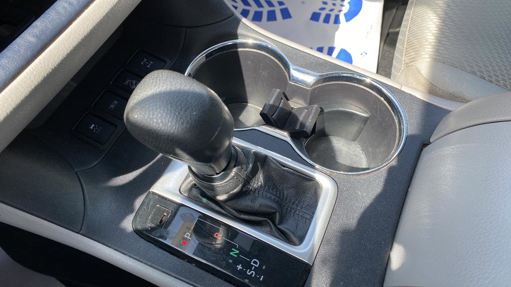 Used 2019 Toyota Highlander LE AWD/4WD image 18