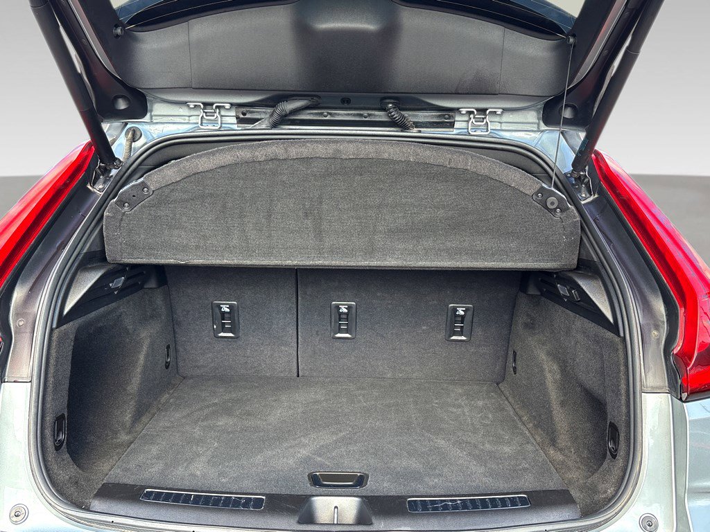 Used 2025 Cadillac XT4 Premium Luxury image 20