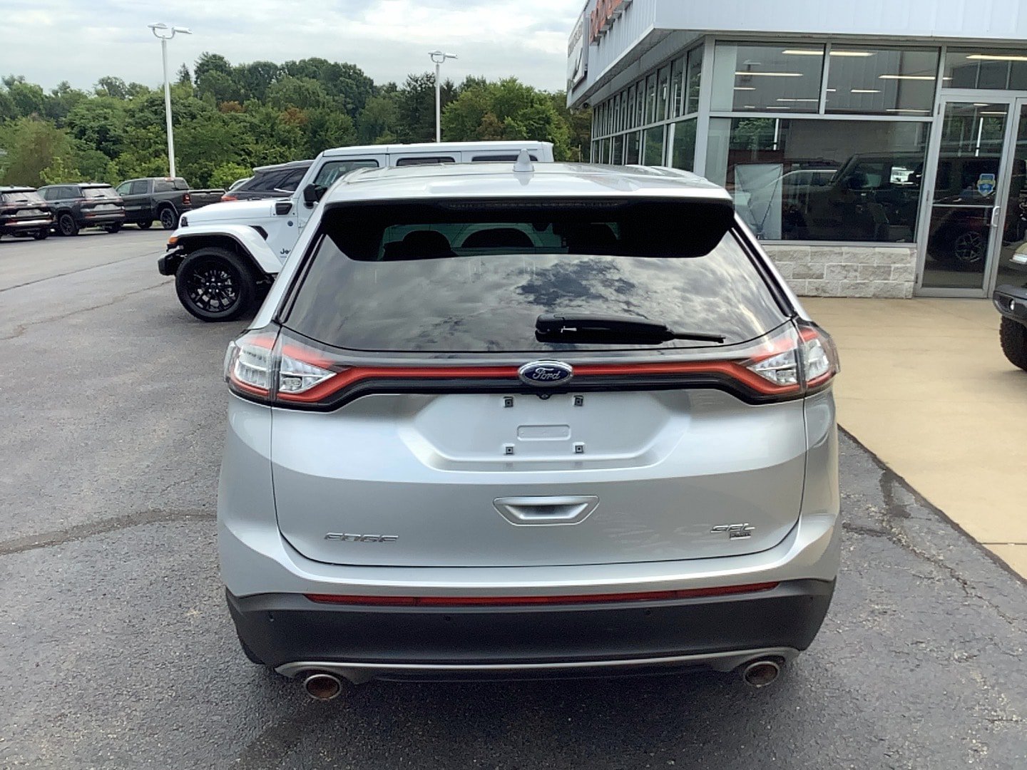 Used 2016 Ford Edge SEL AWD/4WD image 4