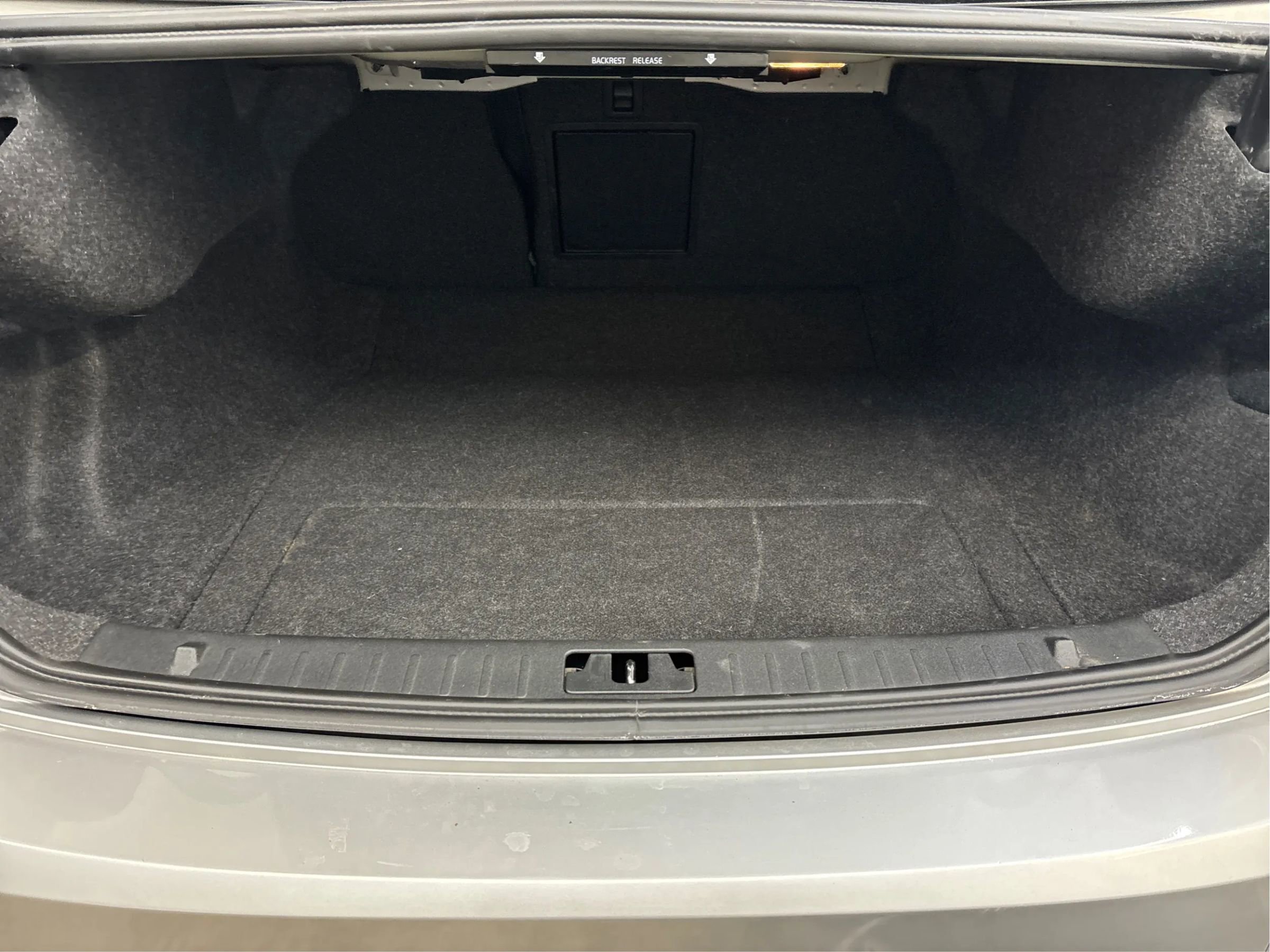 Used 2017 Volvo S60 T5 Inscription image 16