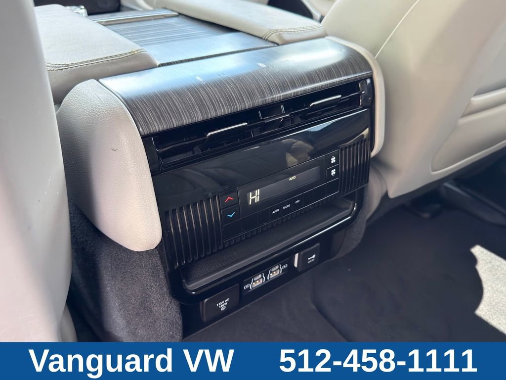 Used 2024 Jeep Wagoneer L Series II RWD image 25