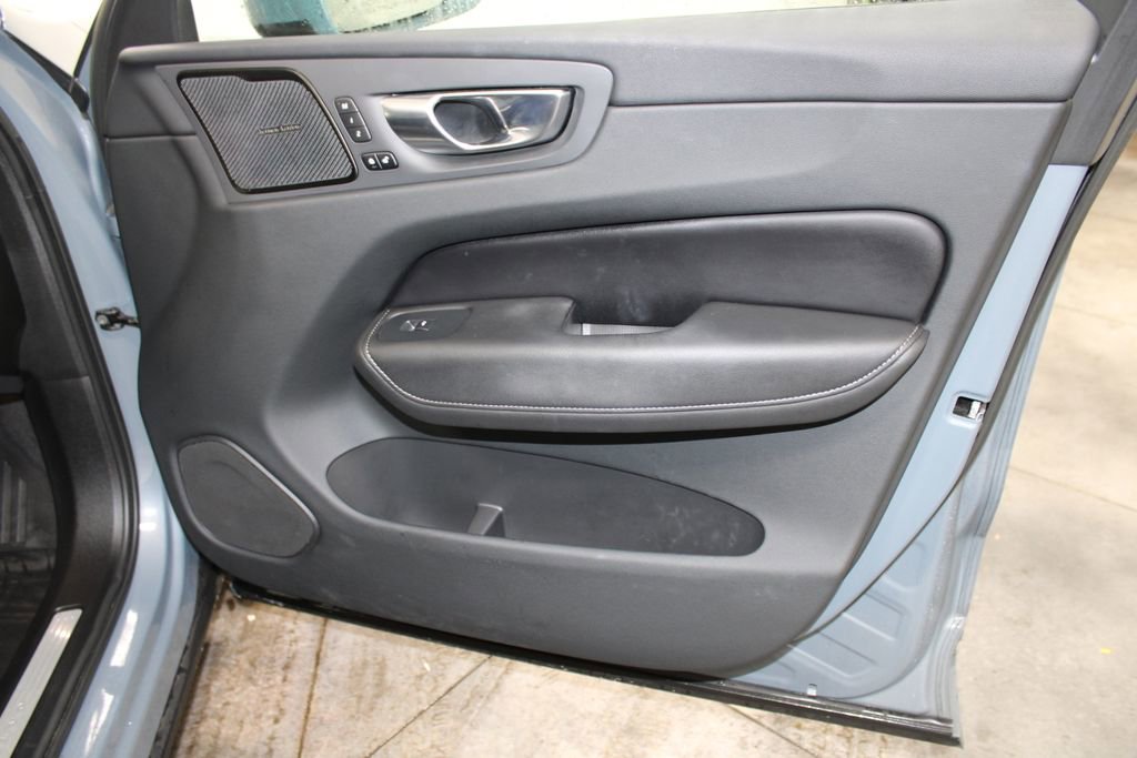 Used 2023 Volvo XC60 B6 Ultimate image 24